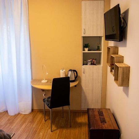 Apartment & Room Eni Zagreb Exterior foto